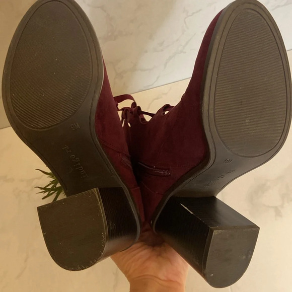 New Indigo Rd. Dark Red Lace up Fabric Booties Boots Ankle 9 Winter Fall Preppy - Picture 6 of 7